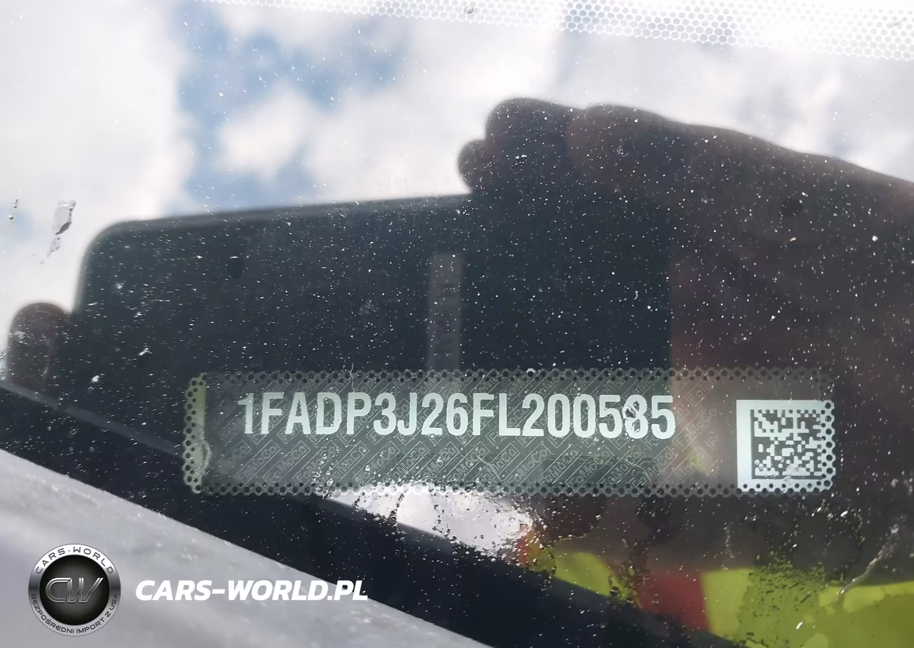 2015 Ford Focus Titanium VIN:1FADP3J26FL200585 - 9