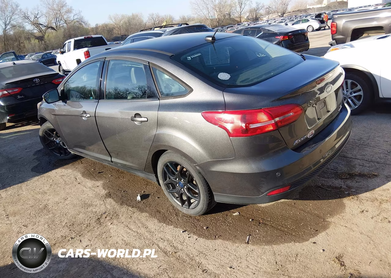 2016 Ford Focus Se VIN:1FADP3F21GL290691 - 3