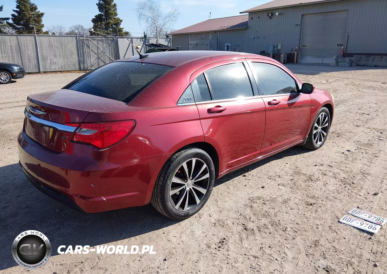 2013 Chrysler 200 Touring VIN:1C3CCBBG0DN728389 - 4