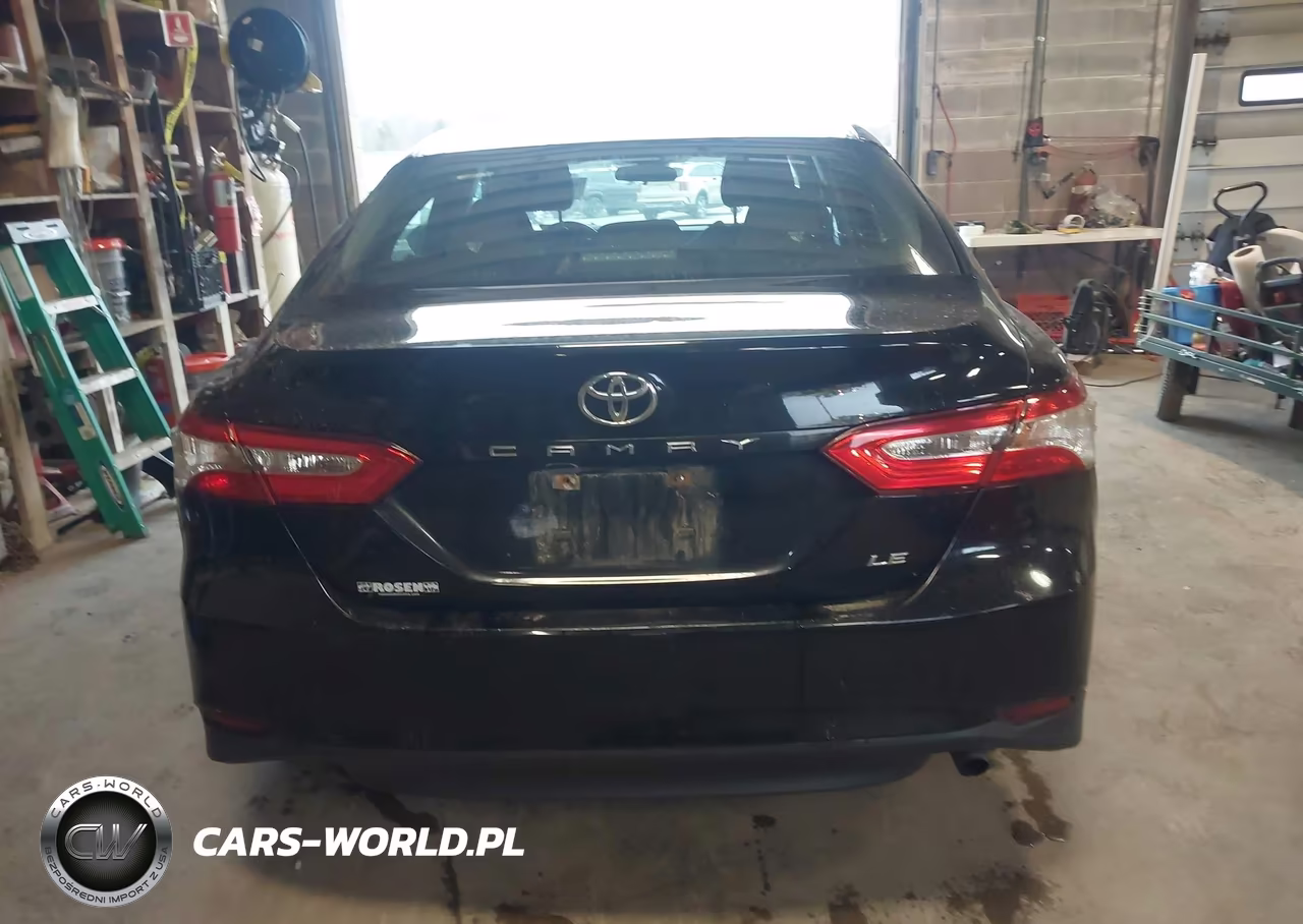 2018 Toyota Camry Le VIN:4T1B11HK4JU618509 - 16