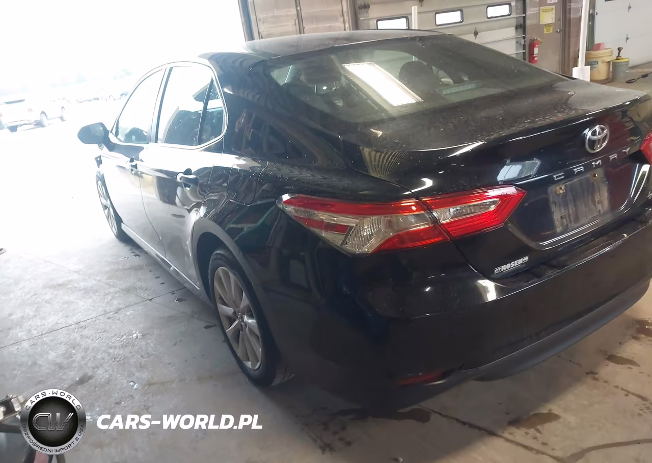 2018 Toyota Camry Le VIN:4T1B11HK4JU618509 - 3