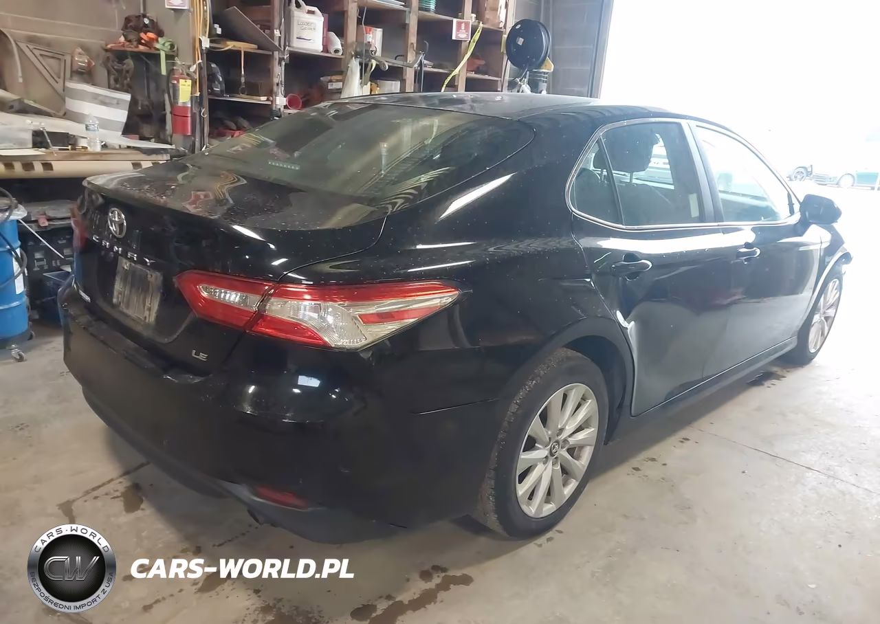 2018 Toyota Camry Le VIN:4T1B11HK4JU618509 - 4