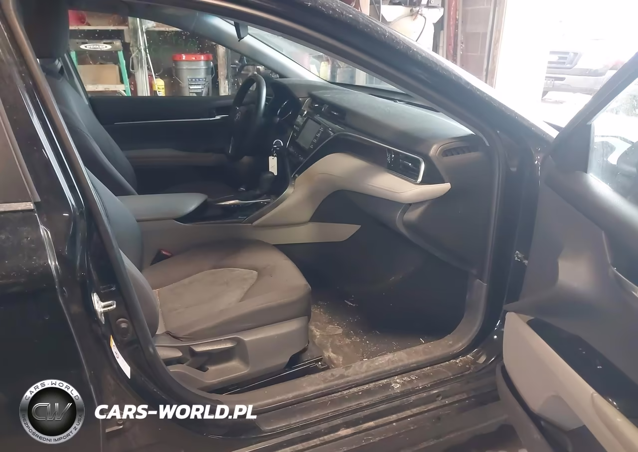 2018 Toyota Camry Le VIN:4T1B11HK4JU618509 - 5