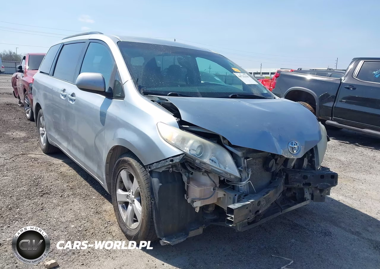 2015 Toyota Sienna Le 8 Passenger