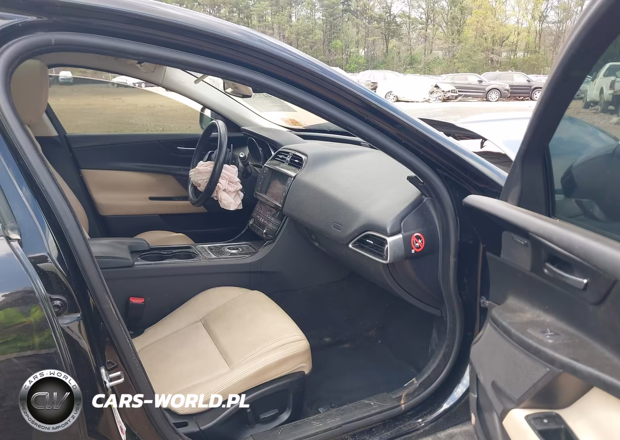 2017 Jaguar Xe 35T Premium VIN:SAJAJ4BV9HA957333 - 5