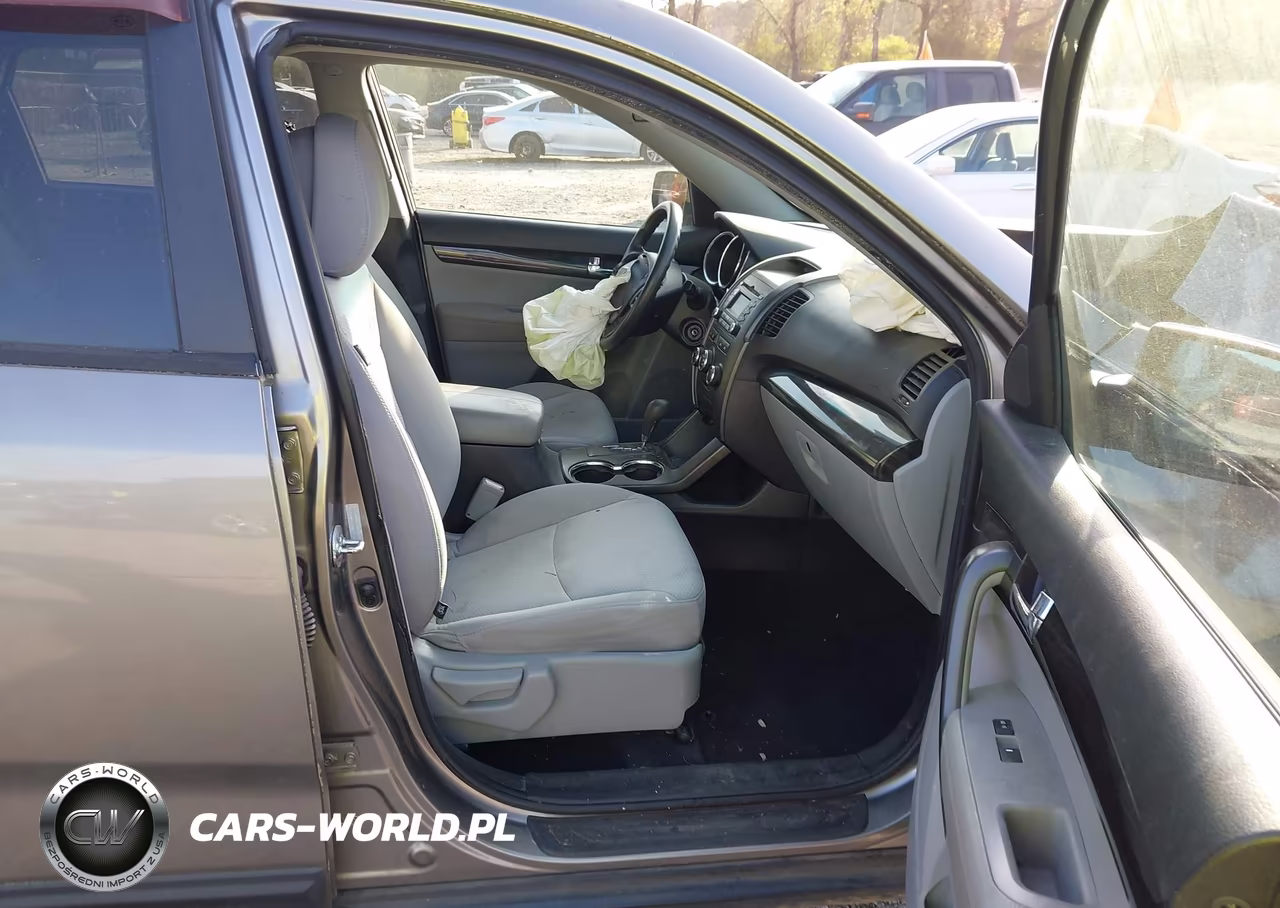 2012 Kia Sorento Lx VIN:5XYKT3A10CG201033 - 5