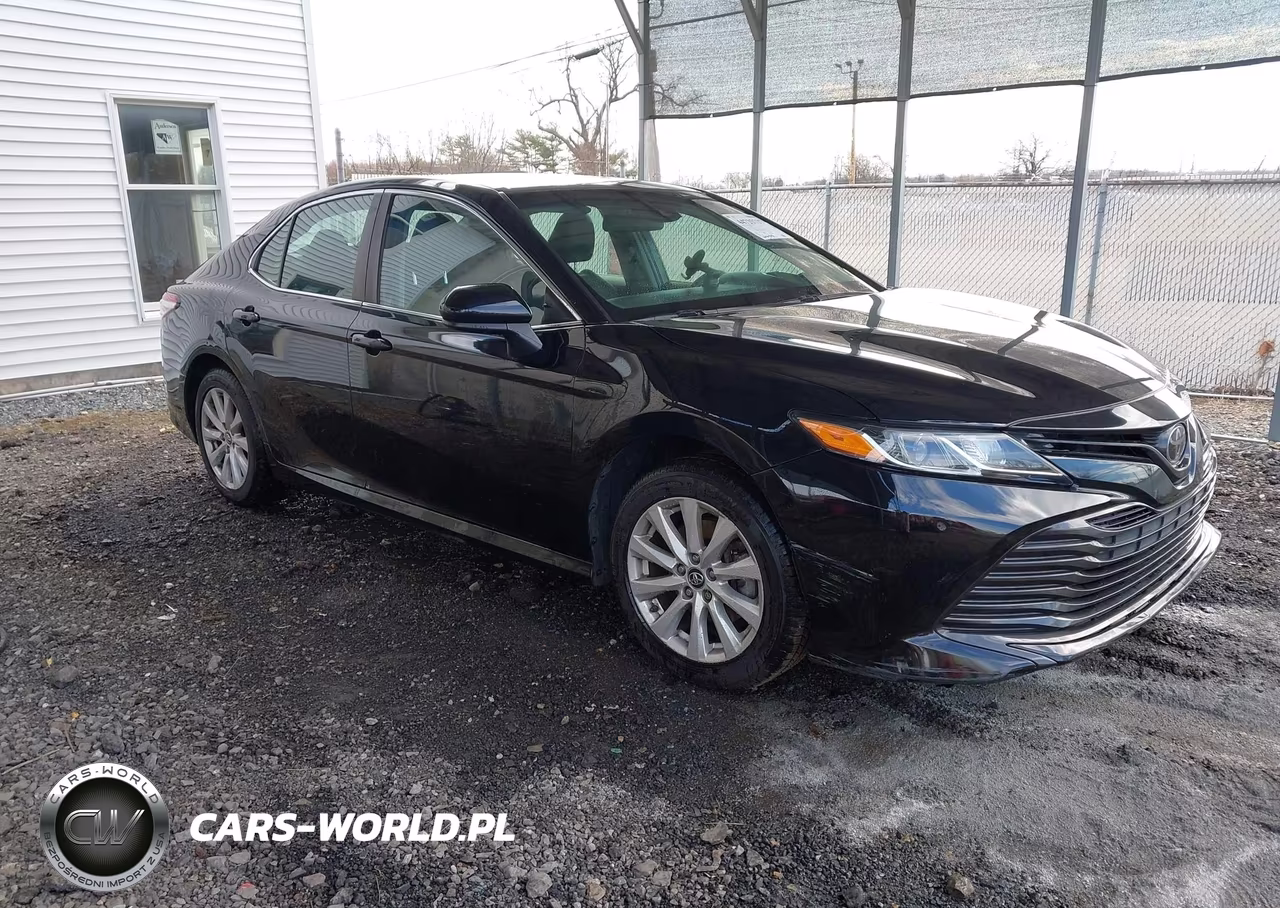 2018 Toyota Camry Le – zdjęcie 1 z 21