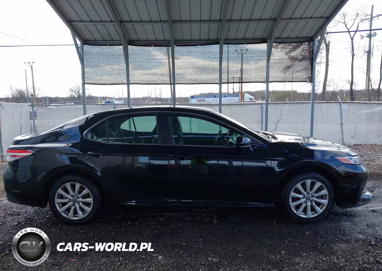 2018 Toyota Camry Le VIN:4T1B11HK9JU613418 - 13