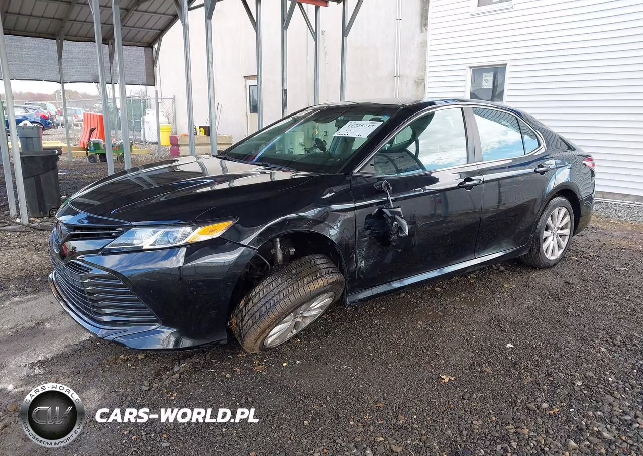 2018 Toyota Camry Le VIN:4T1B11HK9JU613418 - 2