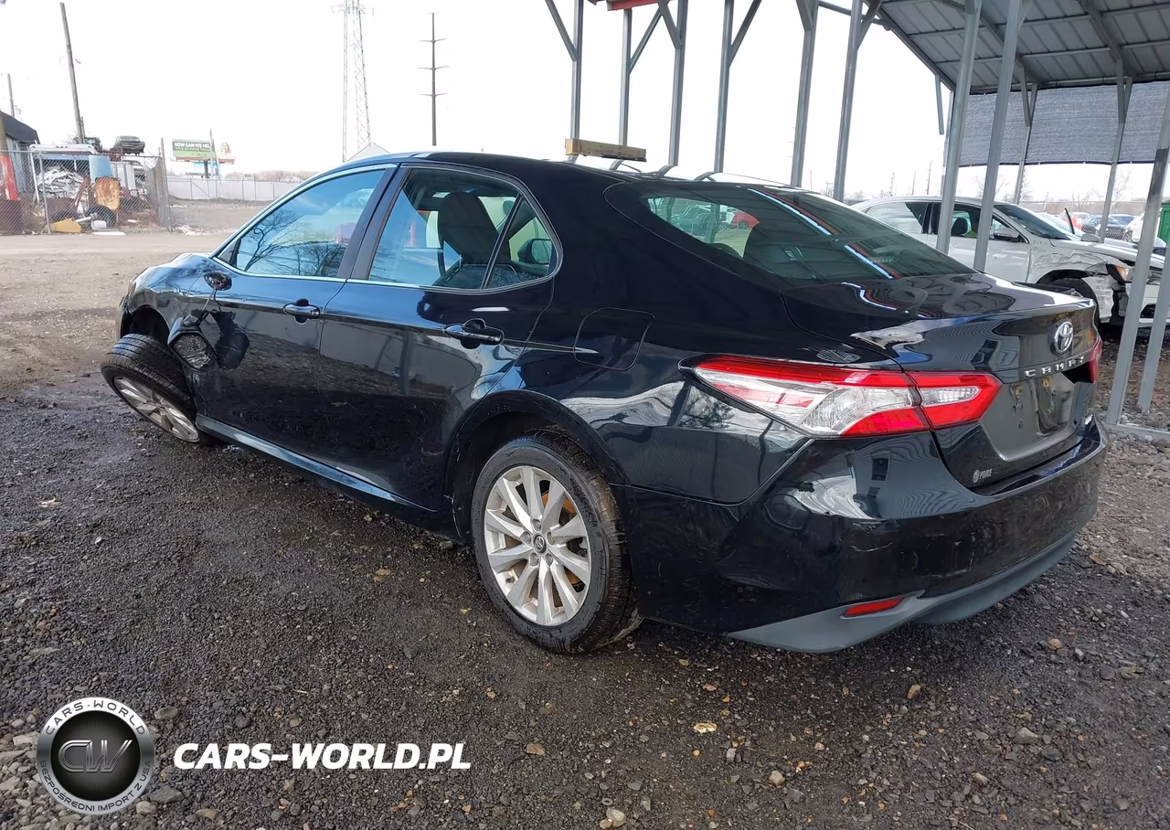 2018 Toyota Camry Le VIN:4T1B11HK9JU613418 - 3