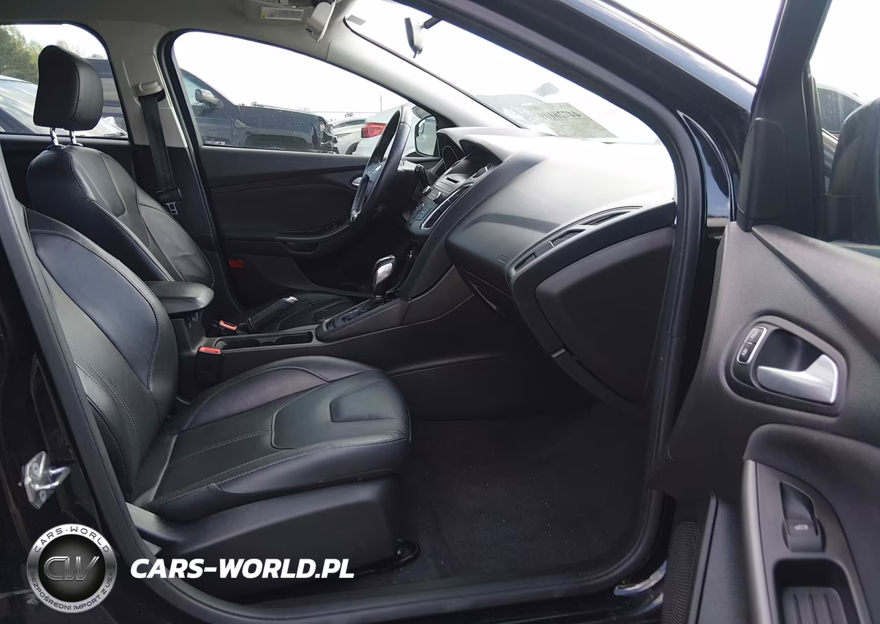 2016 Ford Focus Se VIN:1FADP3K21GL339927 - 5
