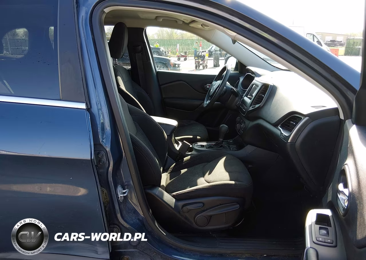 2019 Jeep Cherokee Latitude 4X4 VIN:1C4PJMCB7KD433102 - 5