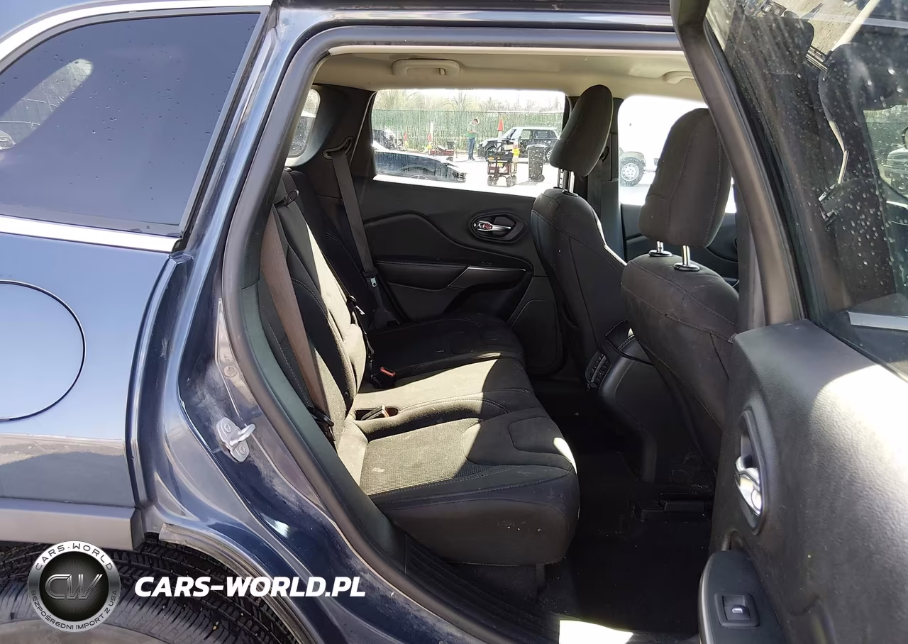 2019 Jeep Cherokee Latitude 4X4 VIN:1C4PJMCB7KD433102 - 8
