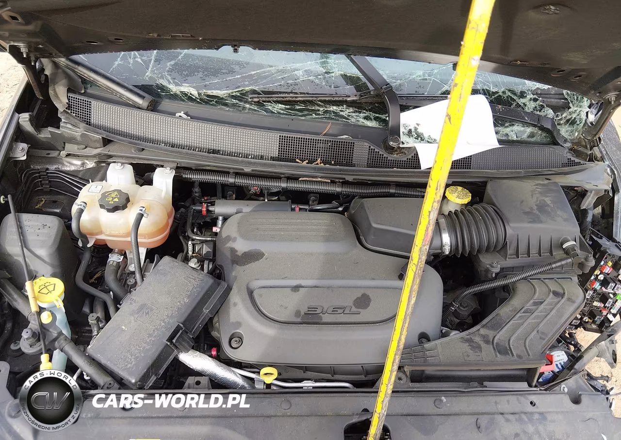 2019 Chrysler Pacifica Touring Plus VIN:2C4RC1FG2KR652099 - 10