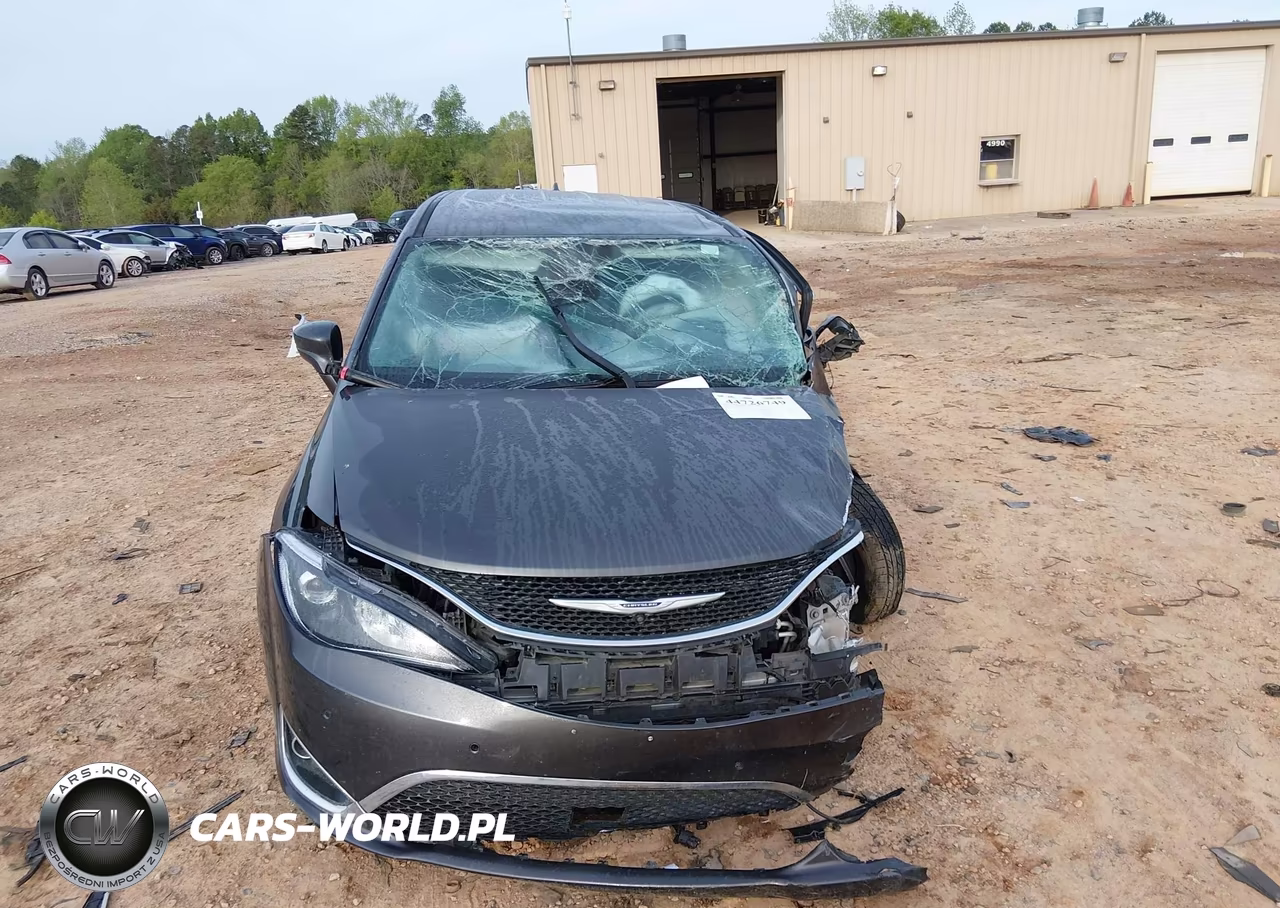 2019 Chrysler Pacifica Touring Plus VIN:2C4RC1FG2KR652099 - 12