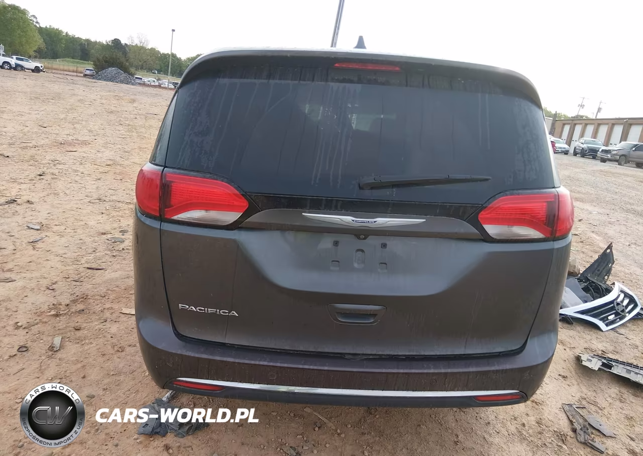 2019 Chrysler Pacifica Touring Plus VIN:2C4RC1FG2KR652099 - 16