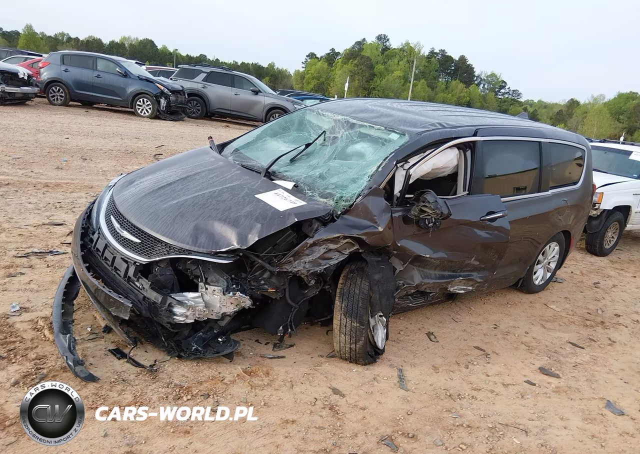 2019 Chrysler Pacifica Touring Plus VIN:2C4RC1FG2KR652099 - 2