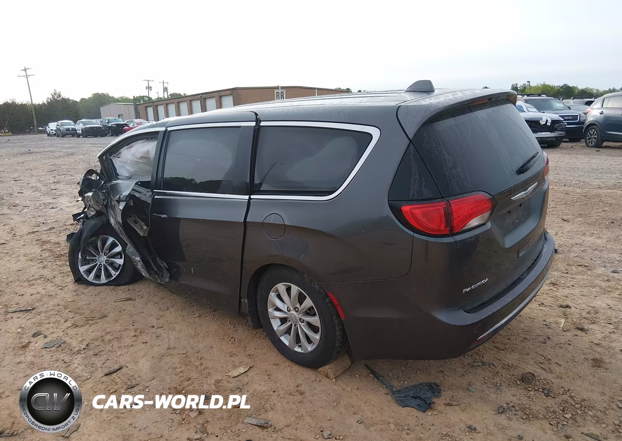 2019 Chrysler Pacifica Touring Plus VIN:2C4RC1FG2KR652099 - 3