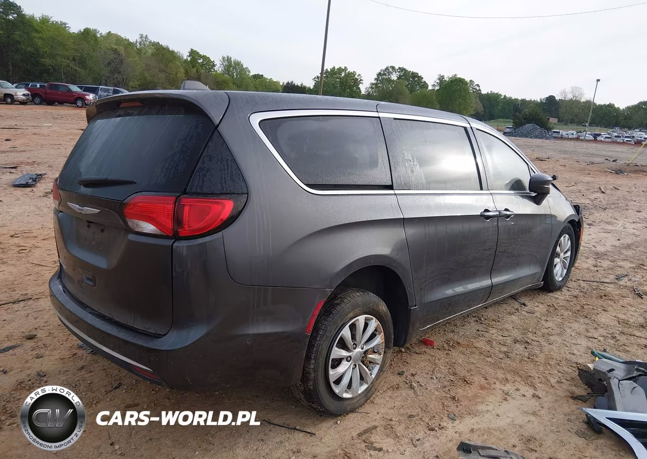 2019 Chrysler Pacifica Touring Plus VIN:2C4RC1FG2KR652099 - 4