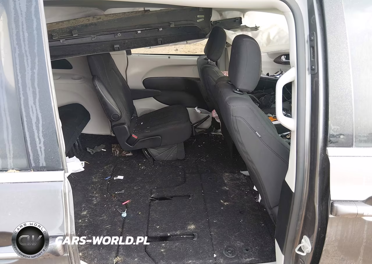 2019 Chrysler Pacifica Touring Plus VIN:2C4RC1FG2KR652099 - 8