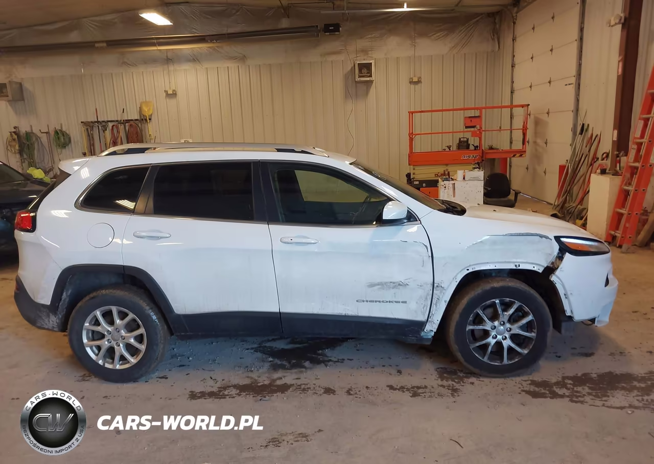 2015 Jeep Cherokee Latitude VIN:1C4PJMCS4FW653789 - 13