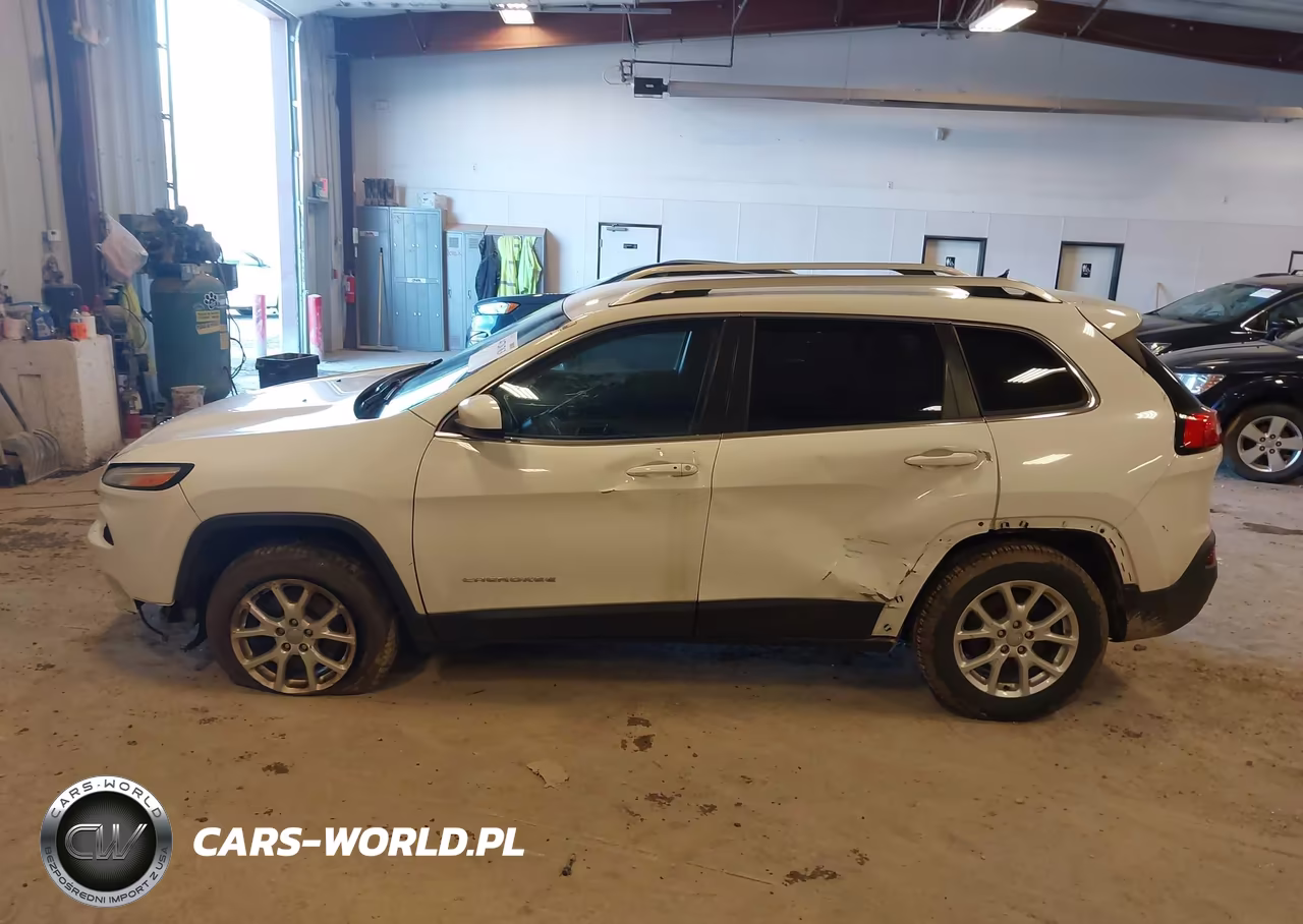 2015 Jeep Cherokee Latitude VIN:1C4PJMCS4FW653789 - 14