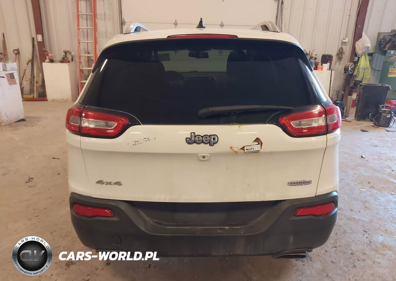 2015 Jeep Cherokee Latitude VIN:1C4PJMCS4FW653789 - 16