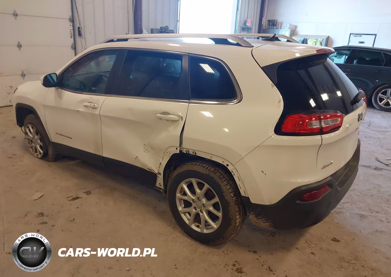 2015 Jeep Cherokee Latitude VIN:1C4PJMCS4FW653789 - 3