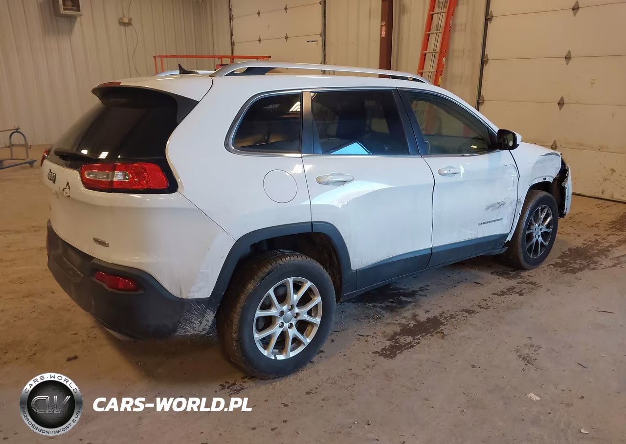 2015 Jeep Cherokee Latitude VIN:1C4PJMCS4FW653789 - 4