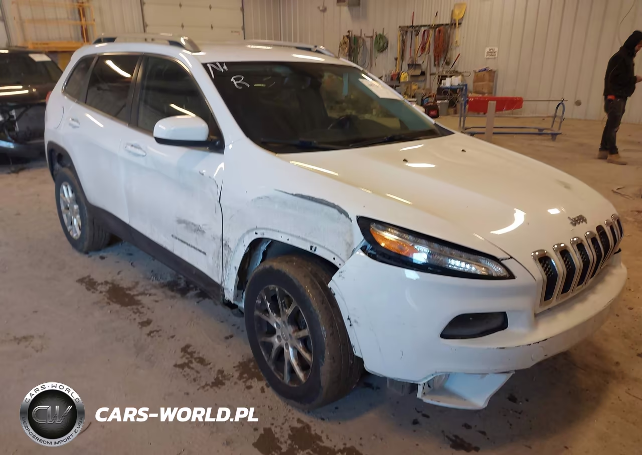 2015 Jeep Cherokee Latitude VIN:1C4PJMCS4FW653789 - 6