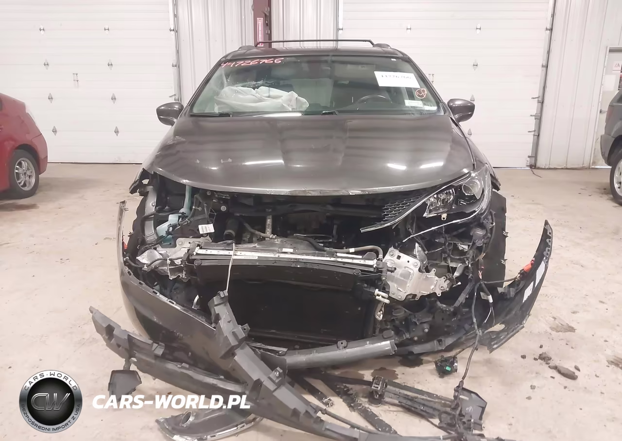 2018 Chrysler Pacifica Touring L VIN:2C4RC1BG0JR211124 - 12