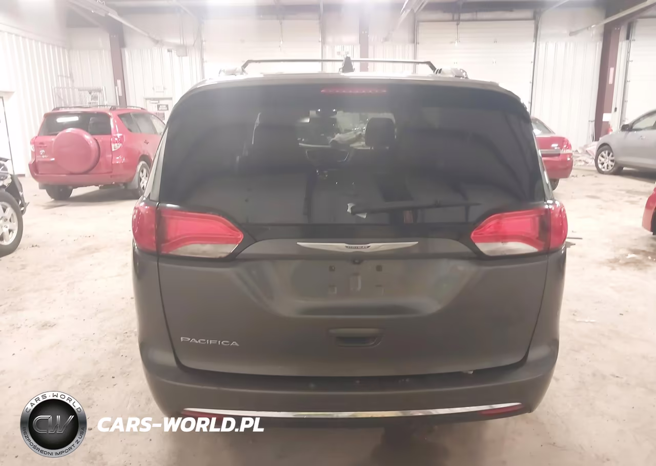 2018 Chrysler Pacifica Touring L VIN:2C4RC1BG0JR211124 - 16