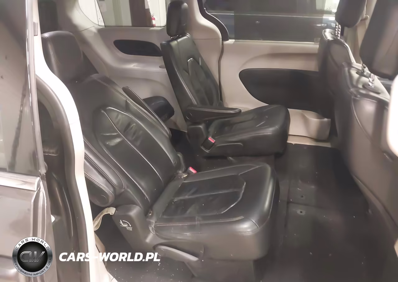 2018 Chrysler Pacifica Touring L VIN:2C4RC1BG0JR211124 - 8