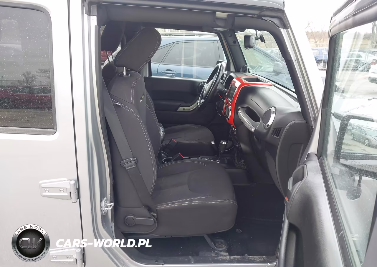 2014 Jeep Wrangler Unlimited Sahara VIN:1C4HJWEG7EL142165 - 5