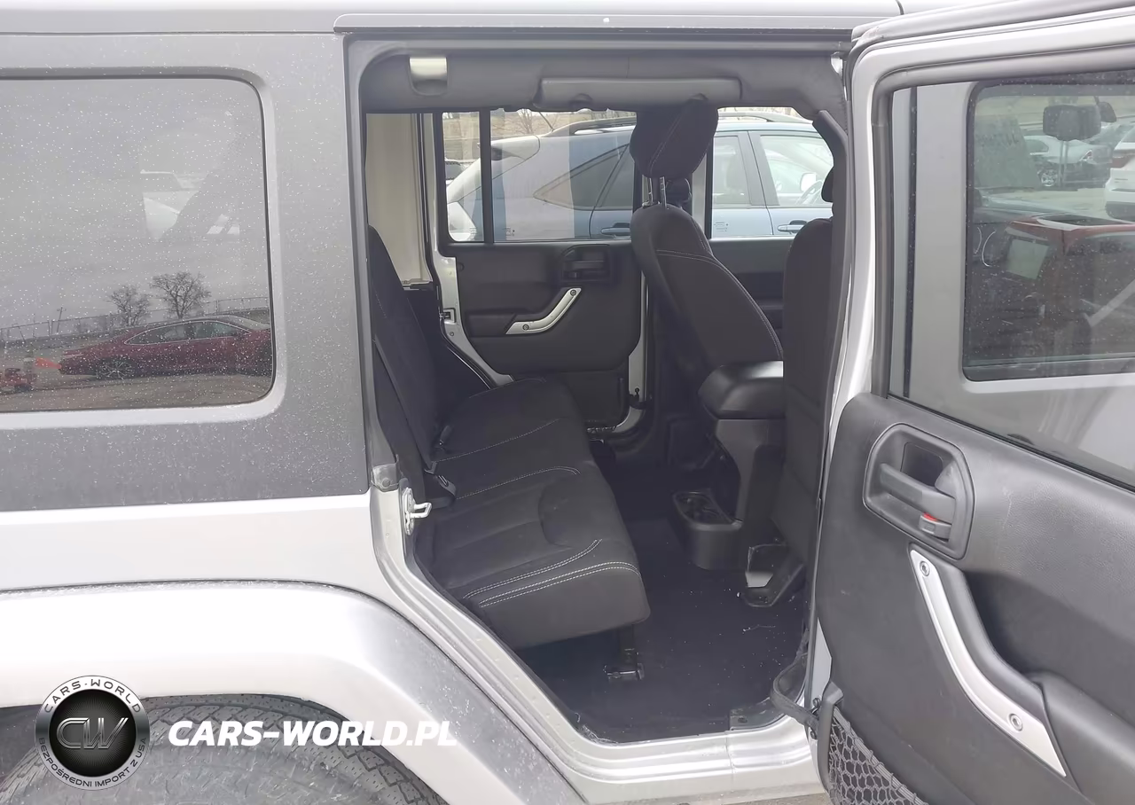 2014 Jeep Wrangler Unlimited Sahara VIN:1C4HJWEG7EL142165 - 8