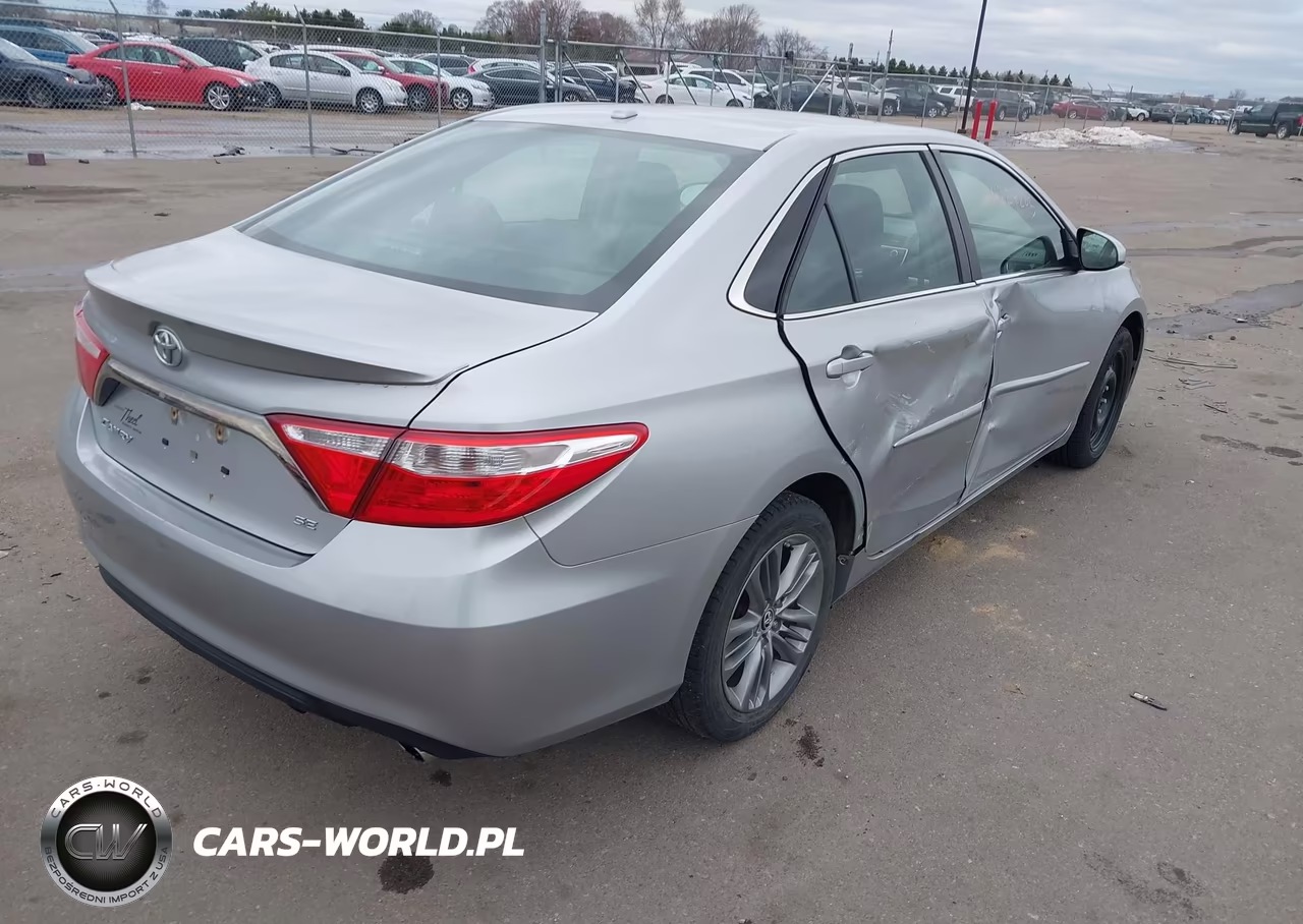 2015 Toyota Camry Se VIN:4T1BF1FK0FU883620 - 4