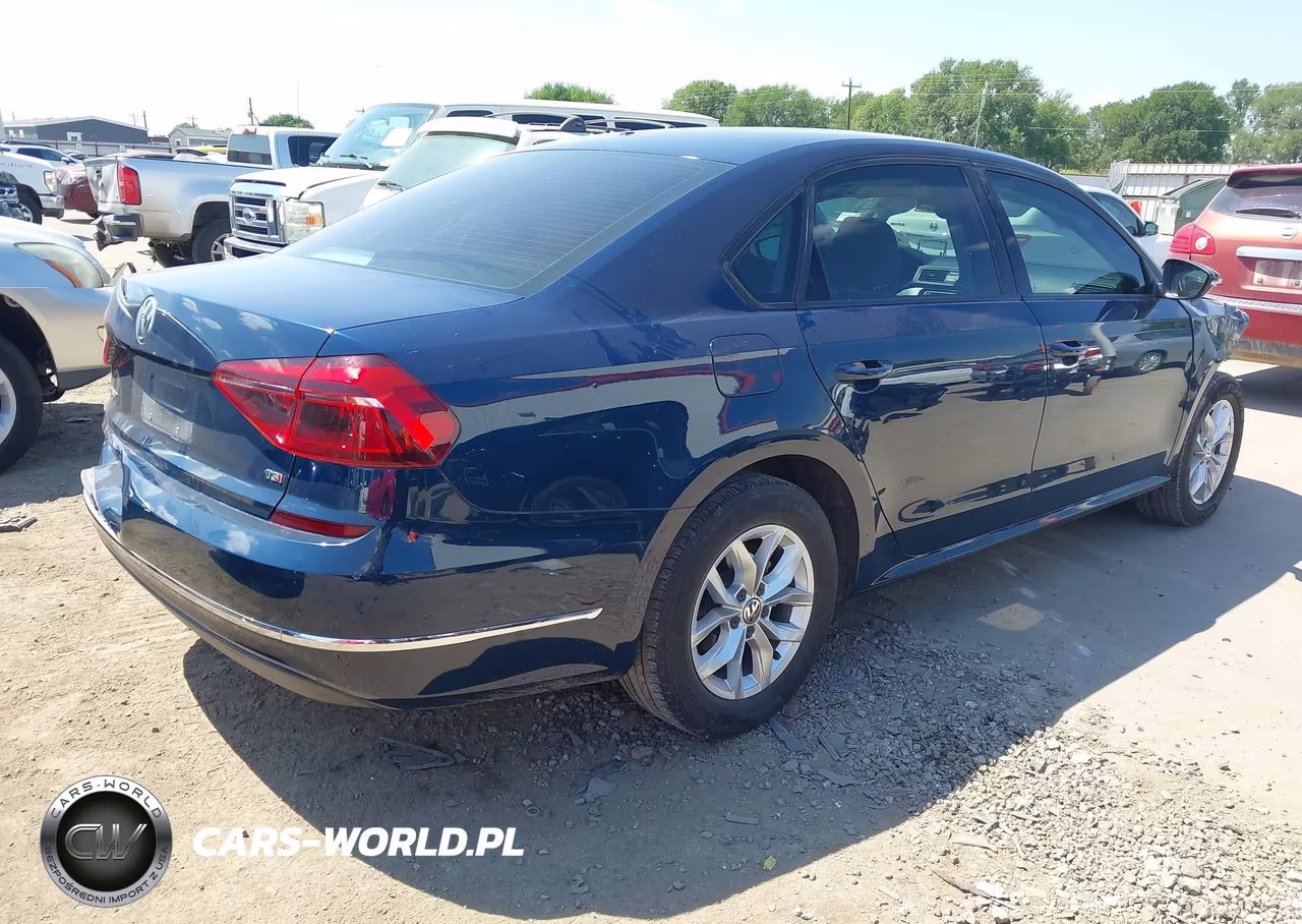 2018 Volkswagen Passat 2.0T R-Line-2.0T S VIN:1VWAA7A30JC029529 - 4