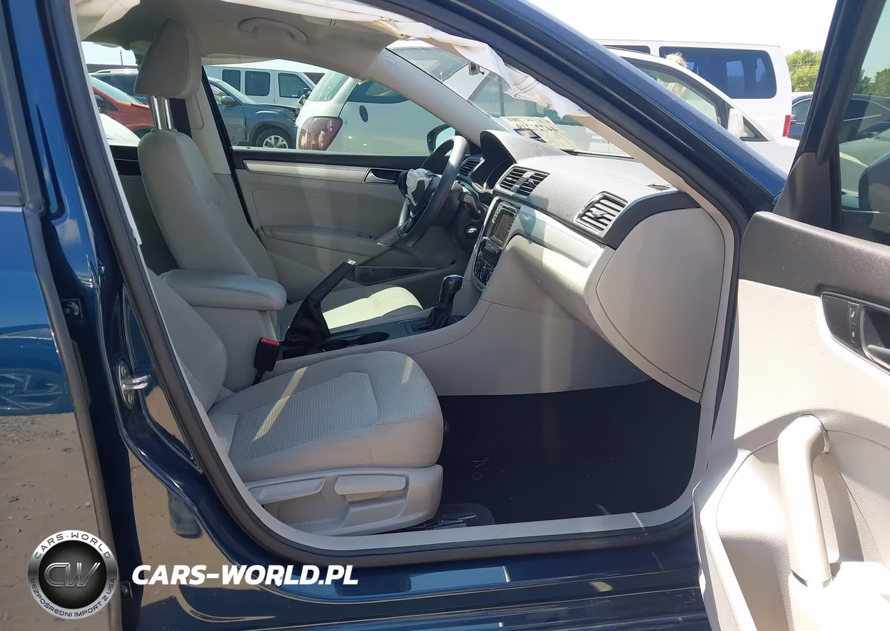 2018 Volkswagen Passat 2.0T R-Line-2.0T S VIN:1VWAA7A30JC029529 - 5