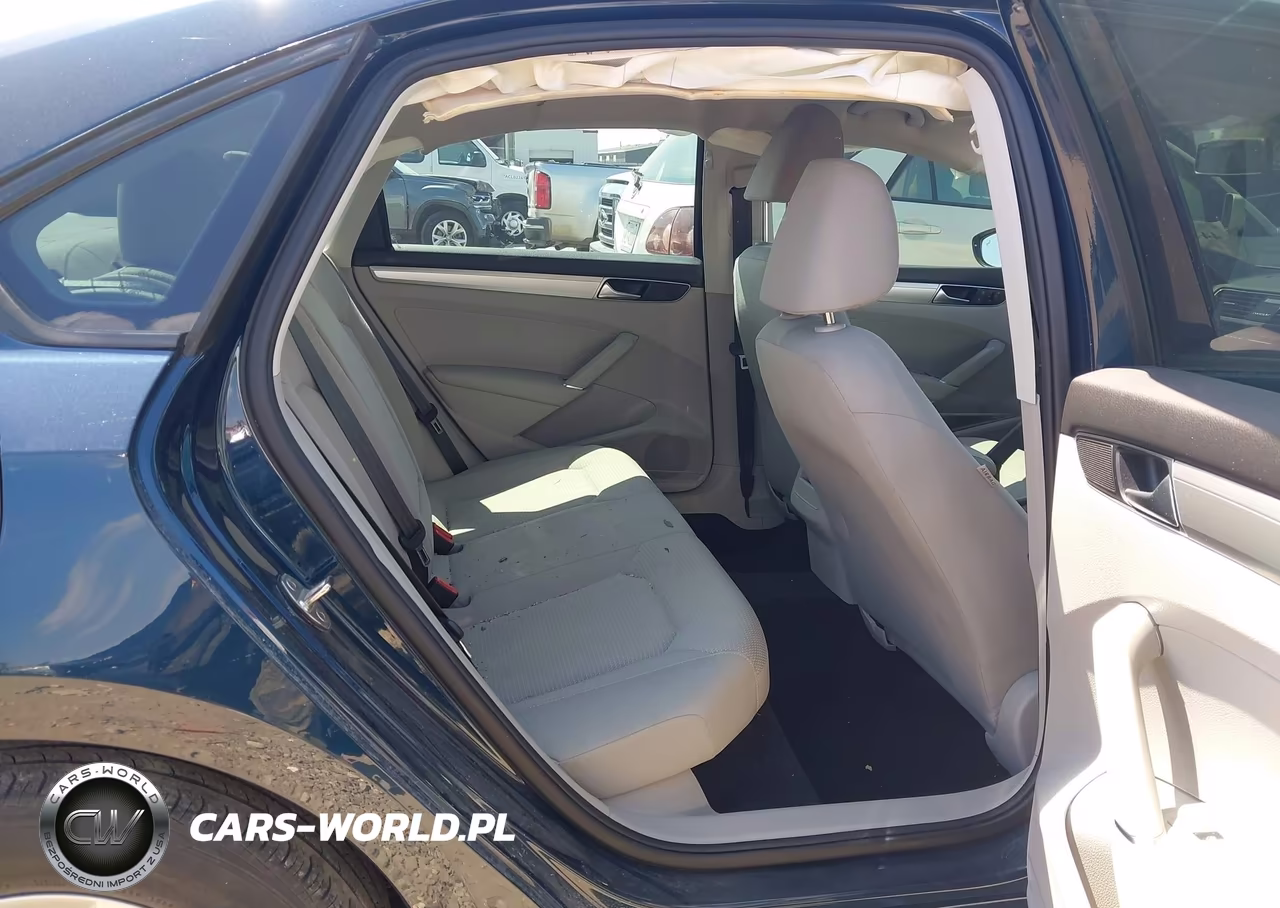 2018 Volkswagen Passat 2.0T R-Line-2.0T S VIN:1VWAA7A30JC029529 - 8