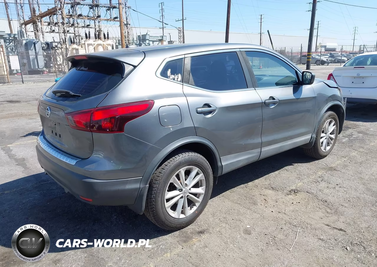 2018 Nissan Rogue Sport S VIN:JN1BJ1CP2JW157602 - 4