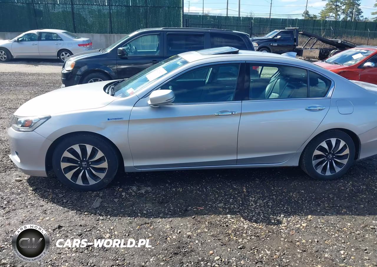 2015 Honda Accord Hybrid Ex-L VIN:1HGCR6F5XFA006465 - 13