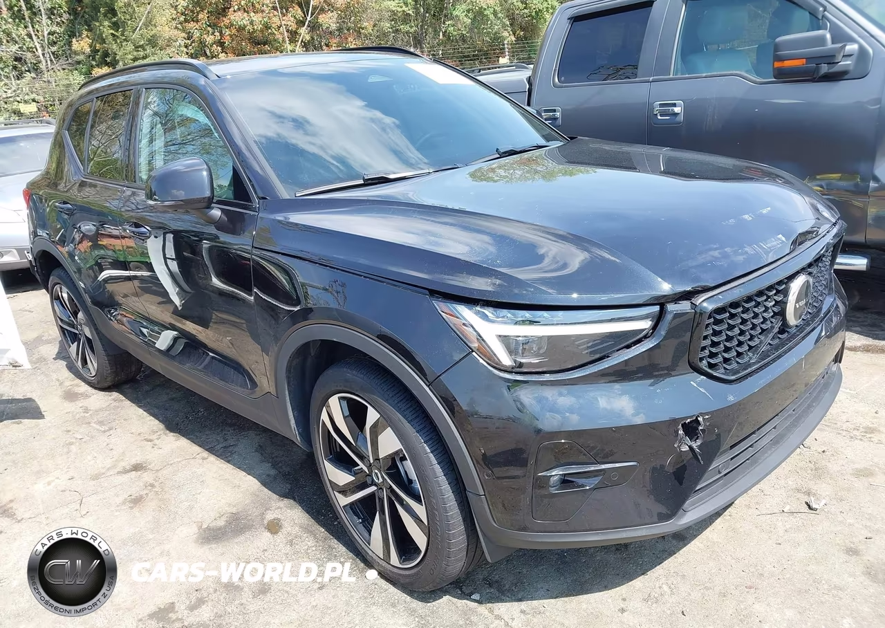 2024 Volvo Xc40 B5 Plus Dark Theme – zdjęcie 1 z 16