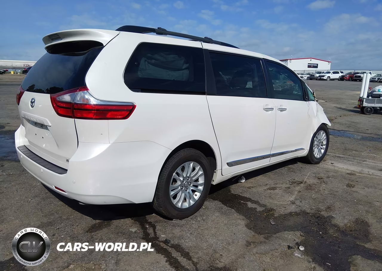 2017 Toyota Sienna Xle 8 Passenger VIN:5TDYZ3DC6HS821207 - 4