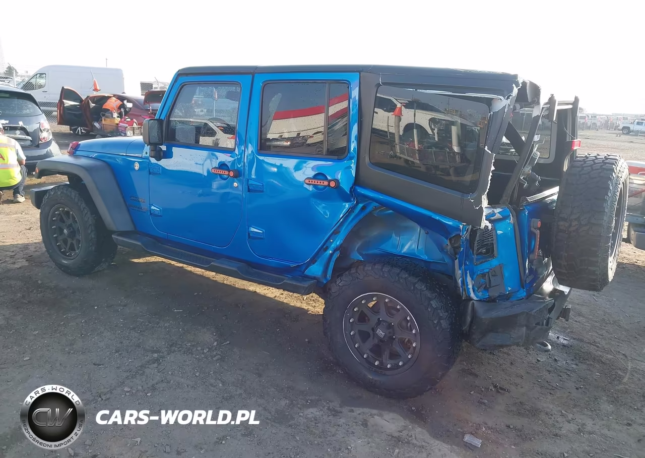 2015 Jeep Wrangler Unlimited Sport VIN:1C4HJWDGXFL550873 - 3
