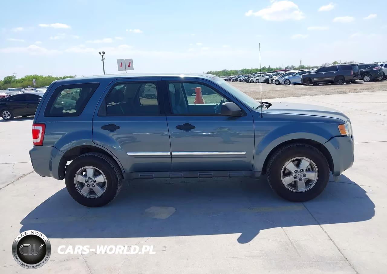 2011 Ford Escape Xls VIN:1FMCU0C76BKA21559 - 13