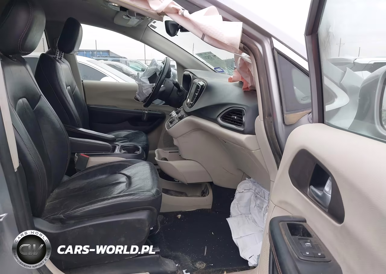 2018 Chrysler Pacifica Touring L VIN:2C4RC1BG2JR142341 - 5