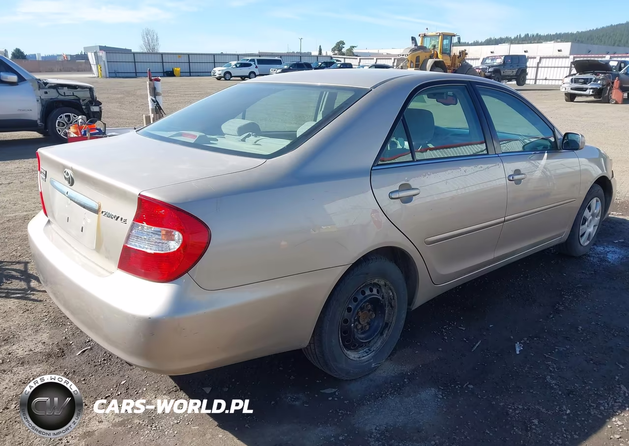 2003 Toyota Camry Le VIN:4T1BE32K43U210720 - 4