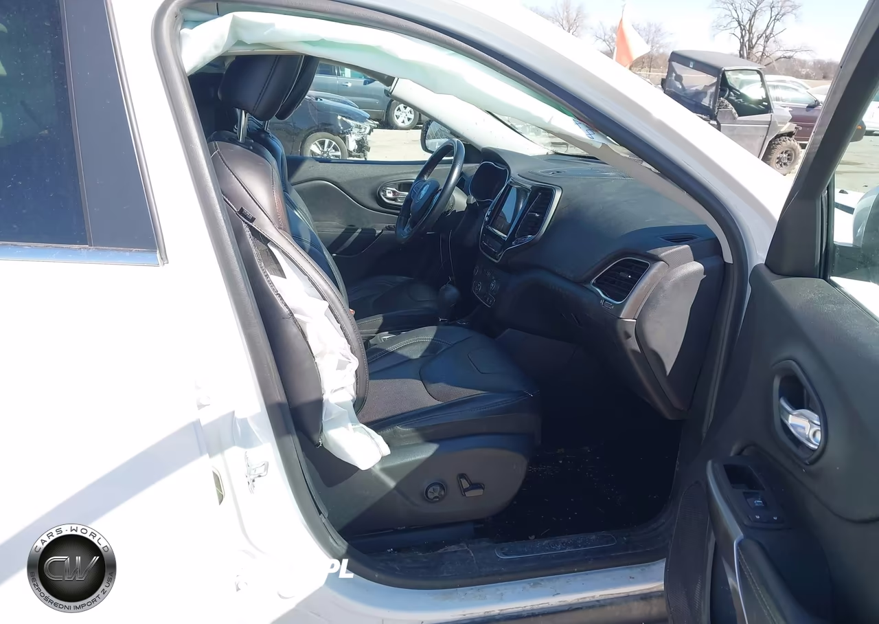 2020 Jeep Cherokee Limited 4X4 VIN:1C4PJMDNXLD557519 - 5