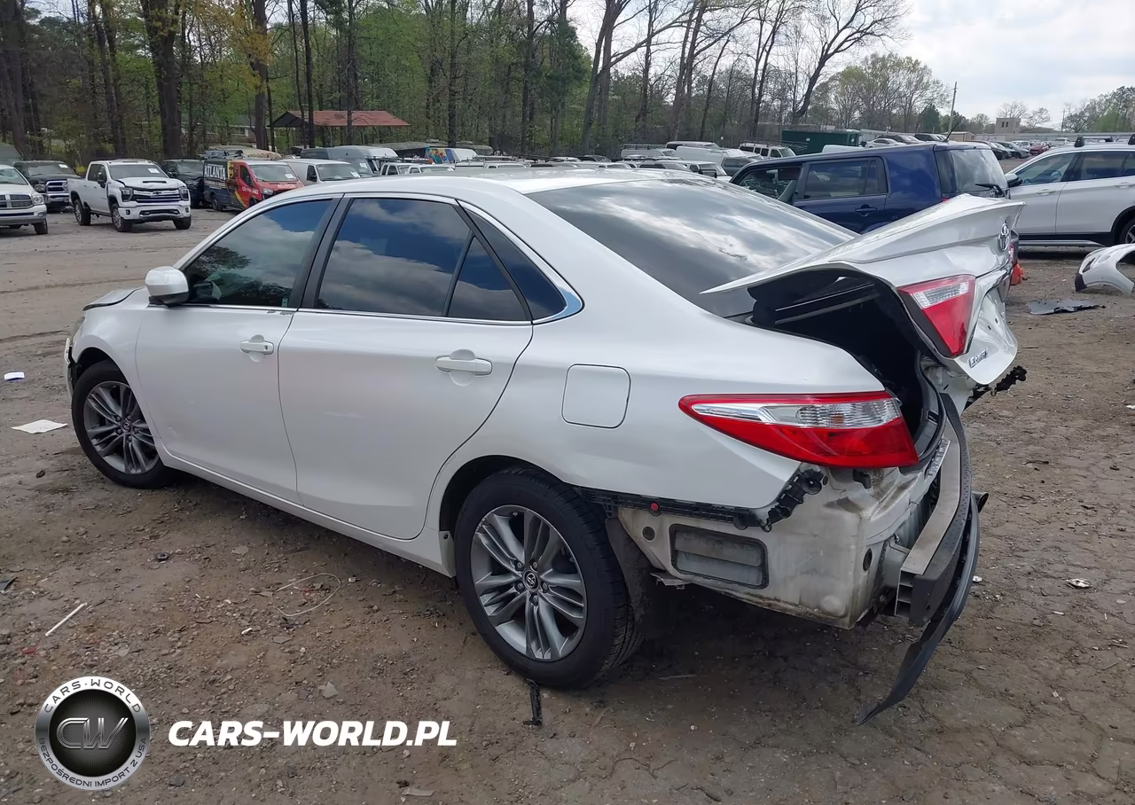 2015 Toyota Camry Se VIN:4T1BF1FK1FU070304 - 3
