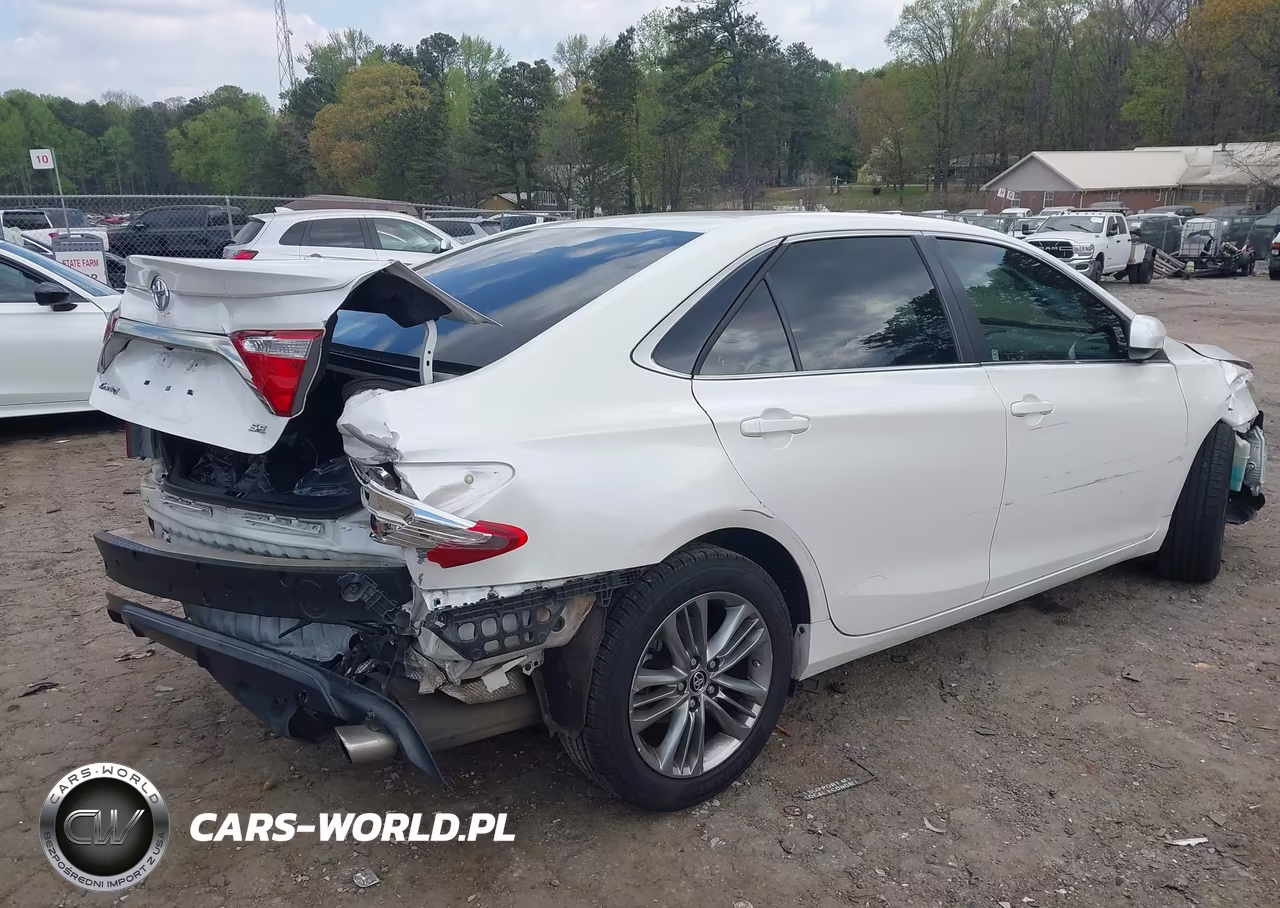 2015 Toyota Camry Se VIN:4T1BF1FK1FU070304 - 4